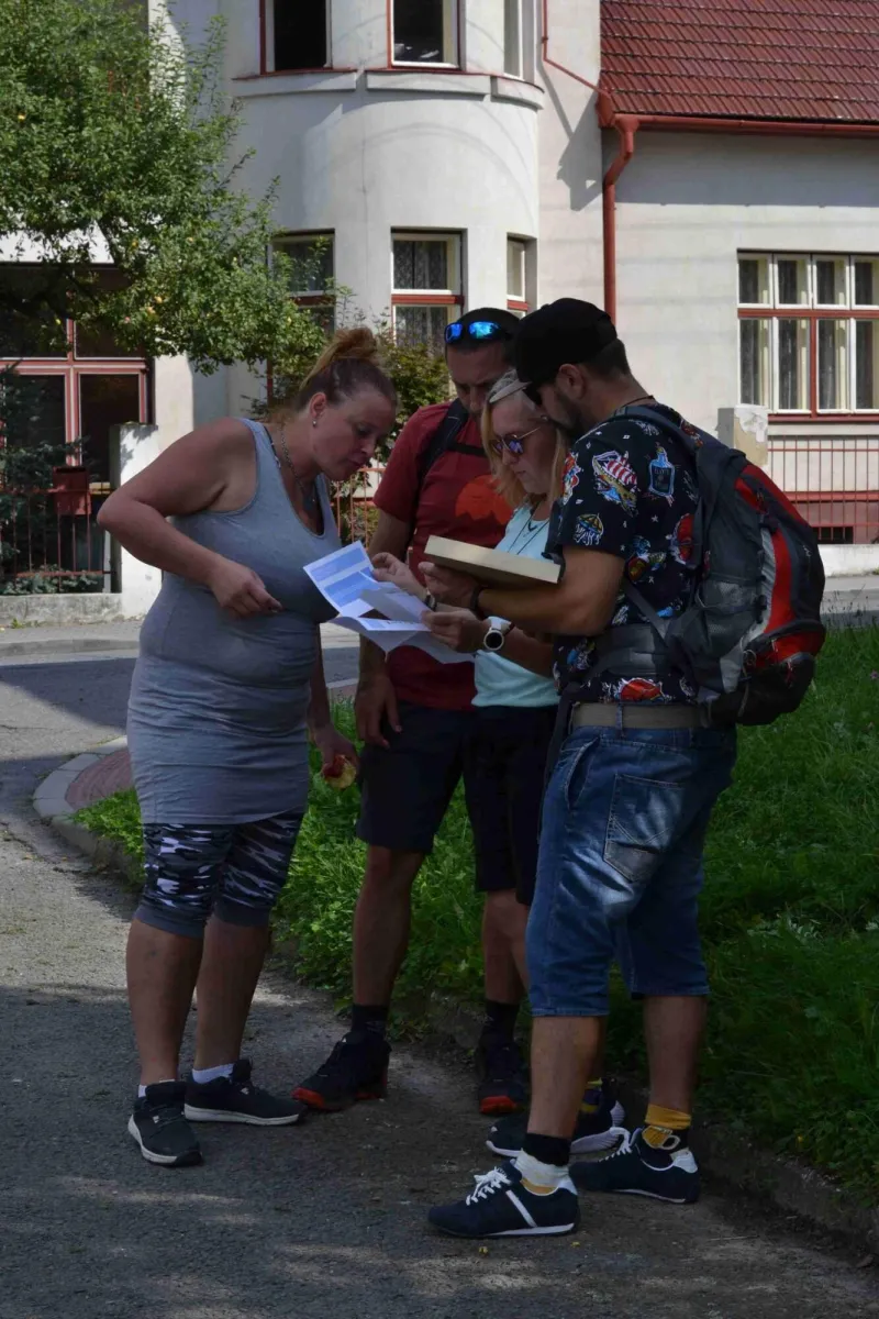 SHOTT - Tajemství skláren (2021) - foto 17